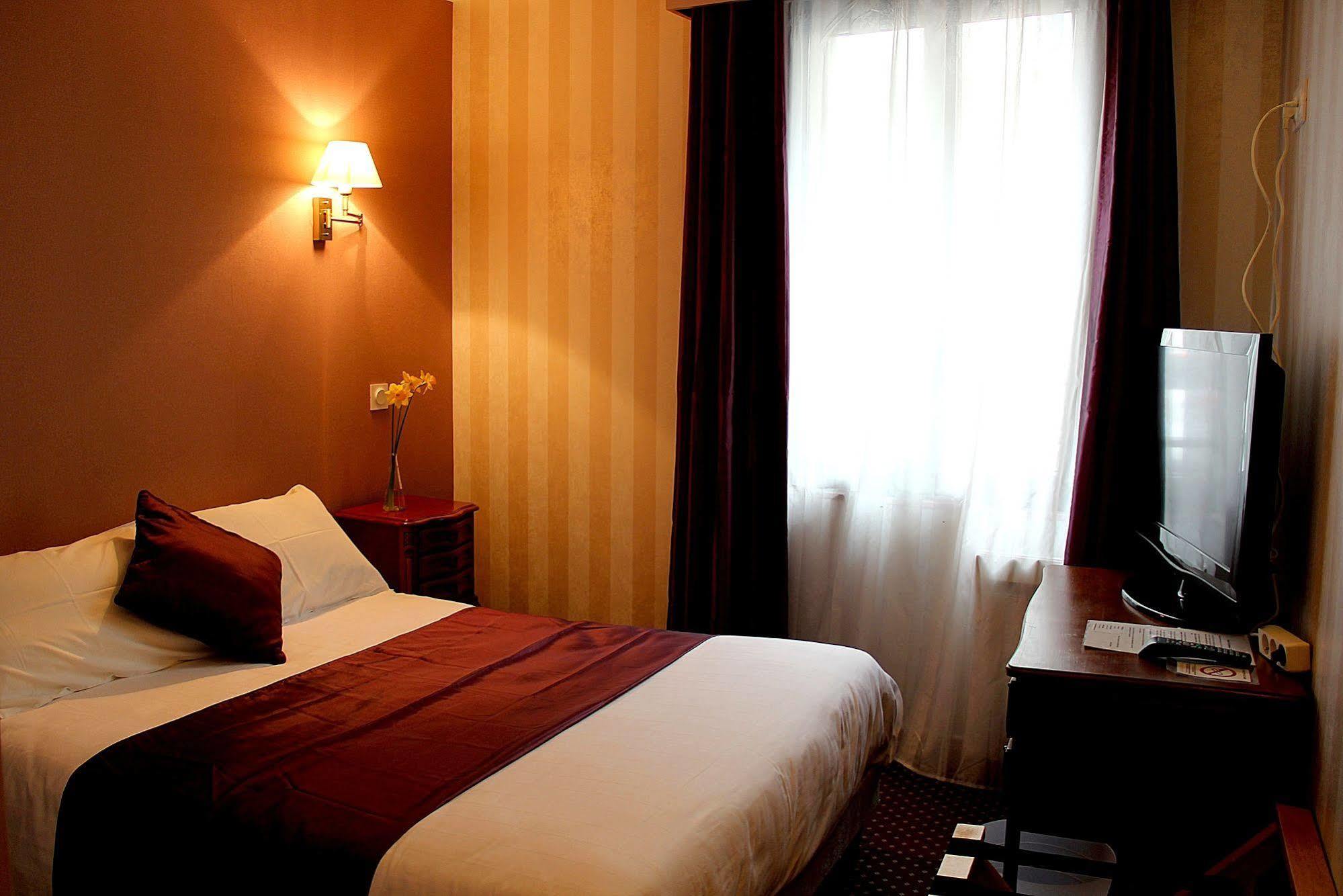 Hotel Rabelais ตูร์ ภายนอก รูปภาพ
